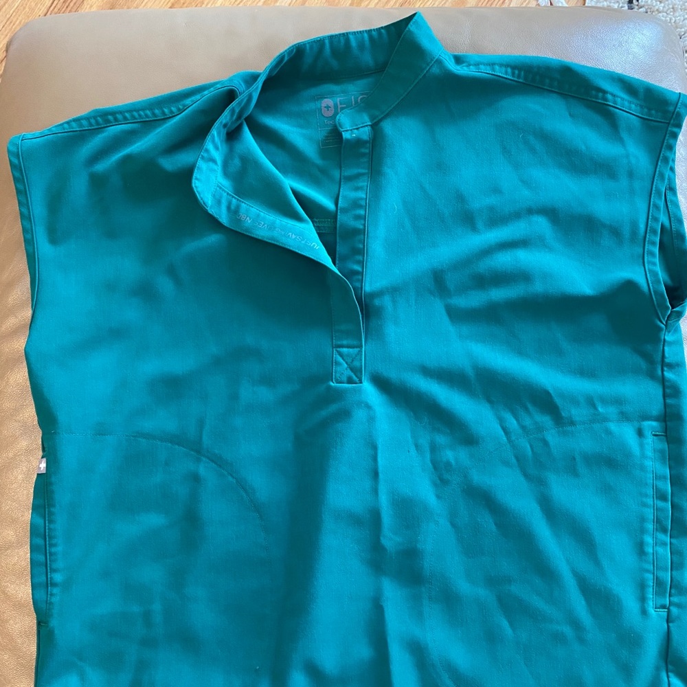 Figs Rafaela Scrub Top in Hunter Green - XXS